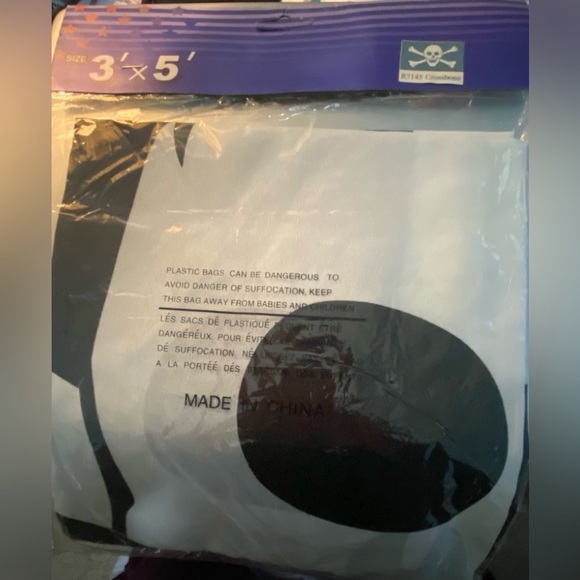 3’ x 5’ flag.  Skull & Crossbones - Picture 3 of 4